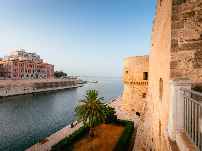 Escort a Taranto