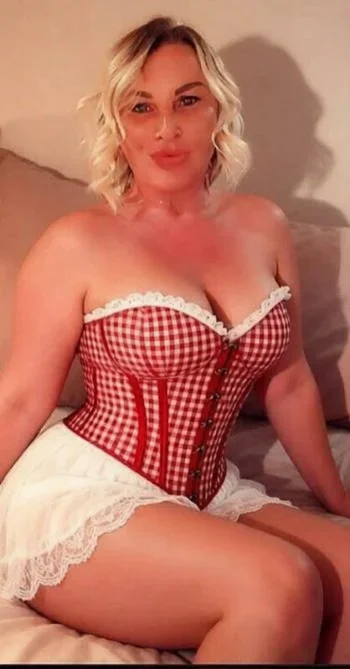 7di seno Martina fino mercoledì sera, escort Napoli