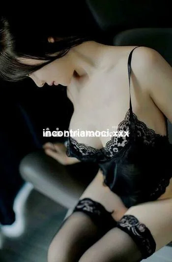 NUOVA GIOVANE RAGAZZA ORIENTALE UNO SPLENDORE DI