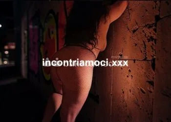 LUNA BELLISSIMA DONNA DI CLASSE ITALIANA PER