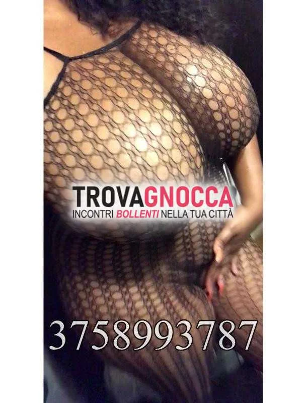 BARI DONNA MATURA TETTE ABBONDANTI CON CUI, escort Bari