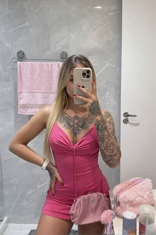 Bionda tutta tatuata, escort Torino